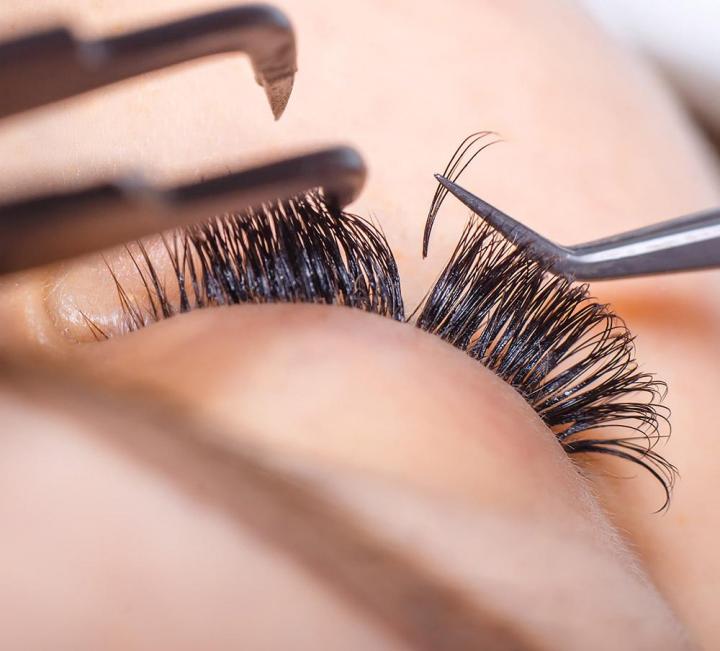 Technique of lash extension Doral